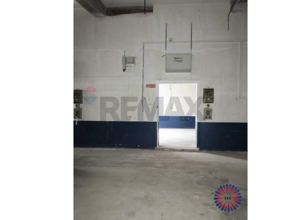 locale commerciale in vendita a Riposto