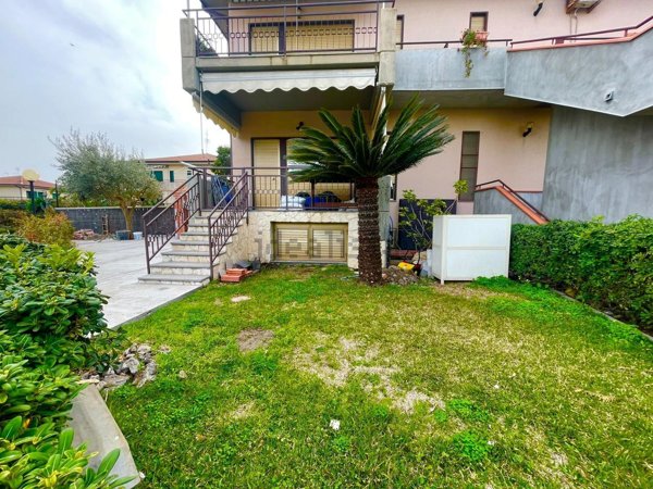 appartamento in vendita a Riposto in zona Torre Archirafi