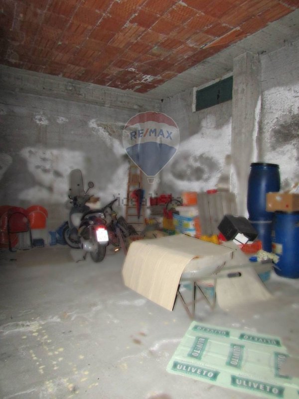 locale di sgombero in vendita a Riposto