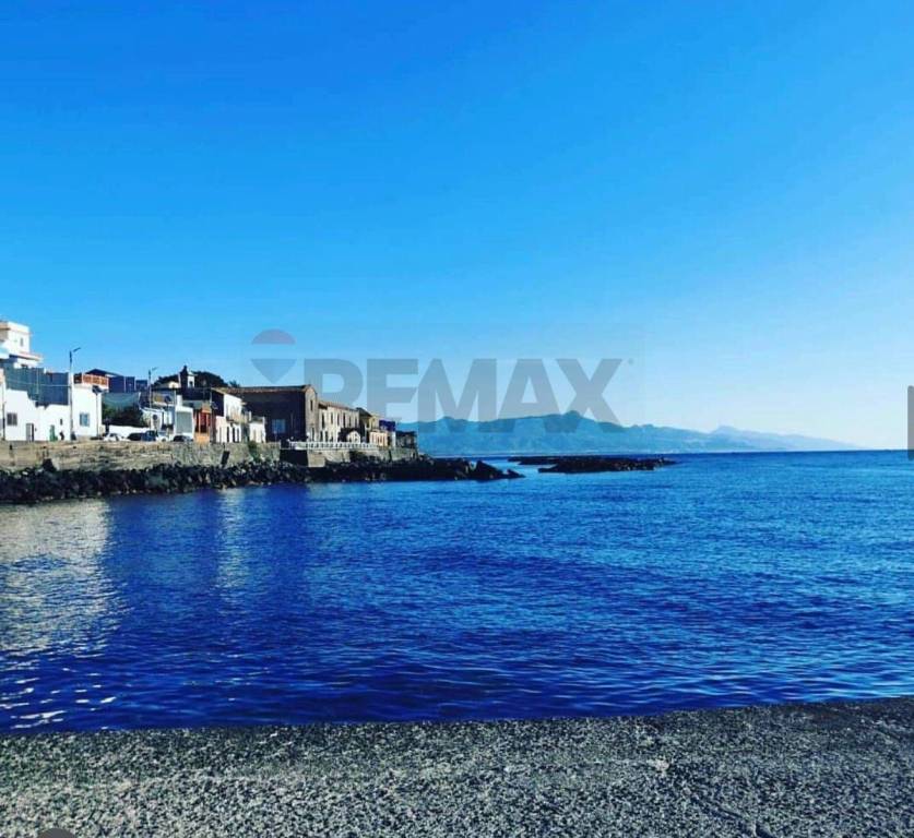 negozio in vendita a Riposto in zona Torre Archirafi