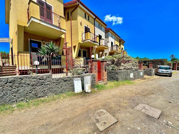 casa indipendente in vendita a Riposto in zona Torre Archirafi