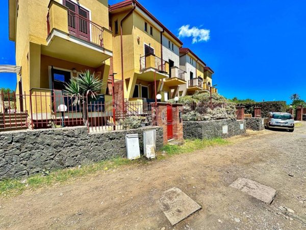 casa indipendente in vendita a Riposto in zona Torre Archirafi