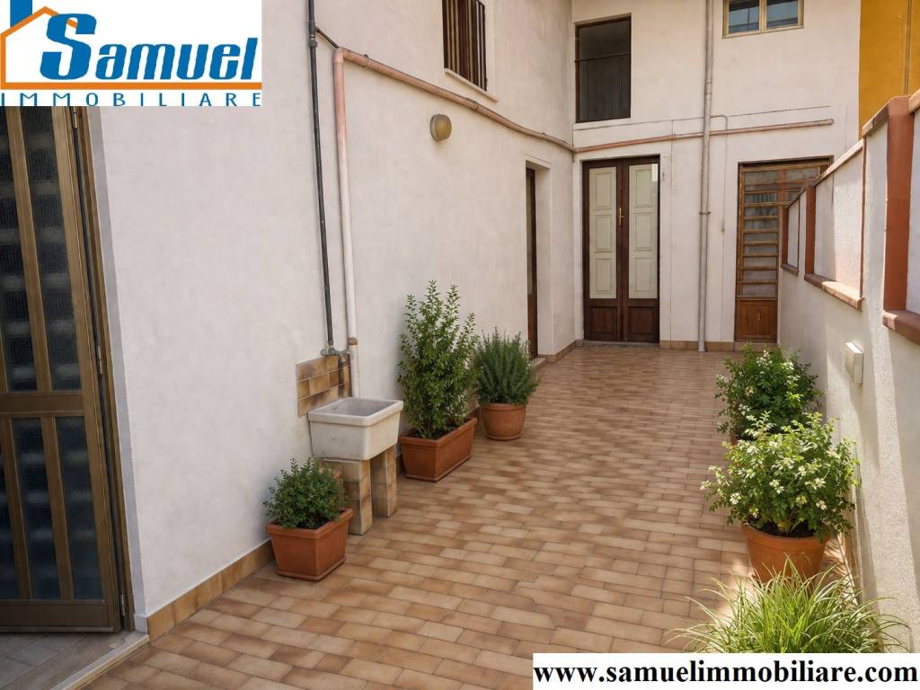 negozio in vendita a Riposto