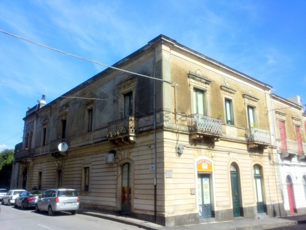 esavano in vendita a Riposto