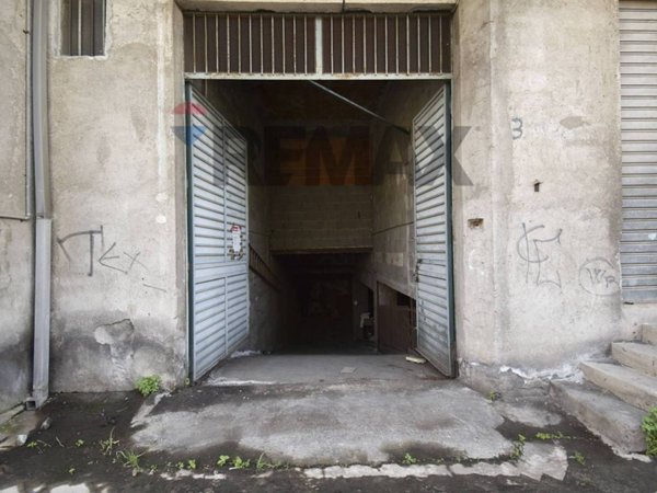 locale di sgombero in vendita a Riposto
