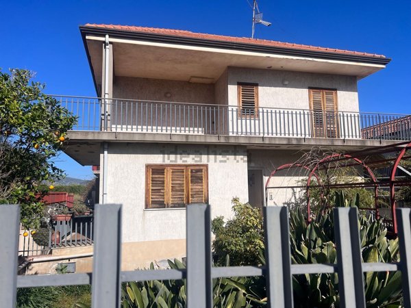 casa indipendente in vendita a Riposto