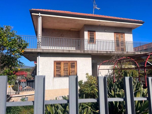 casa indipendente in vendita a Riposto