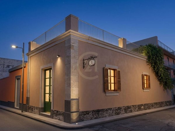 casa indipendente in vendita a Riposto