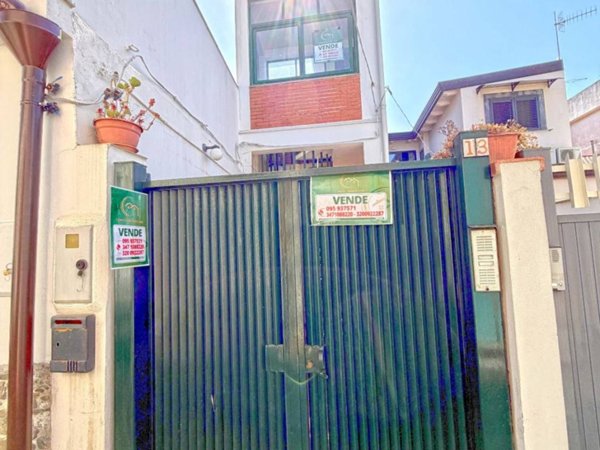 casa indipendente in vendita a Riposto in zona Torre Archirafi