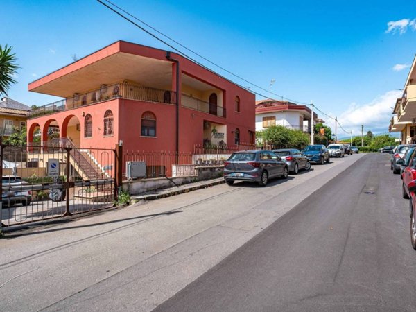 appartamento in vendita a Riposto in zona Torre Archirafi
