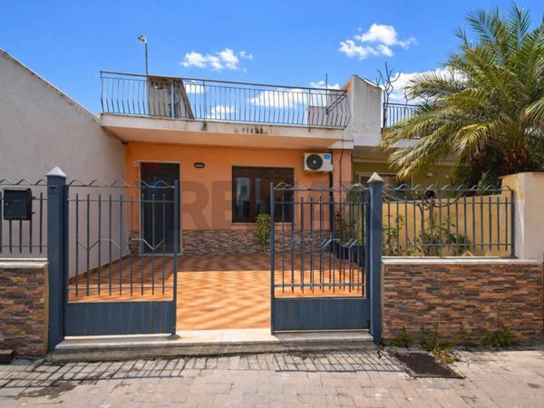 casa indipendente in vendita a Riposto in zona Torre Archirafi