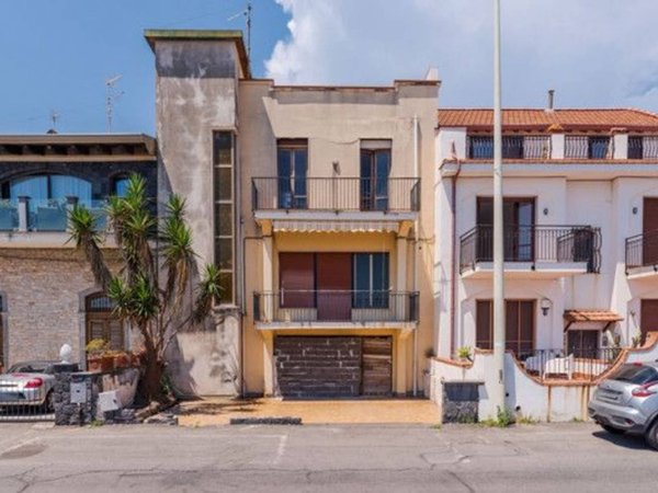 casa indipendente in vendita a Riposto in zona Torre Archirafi
