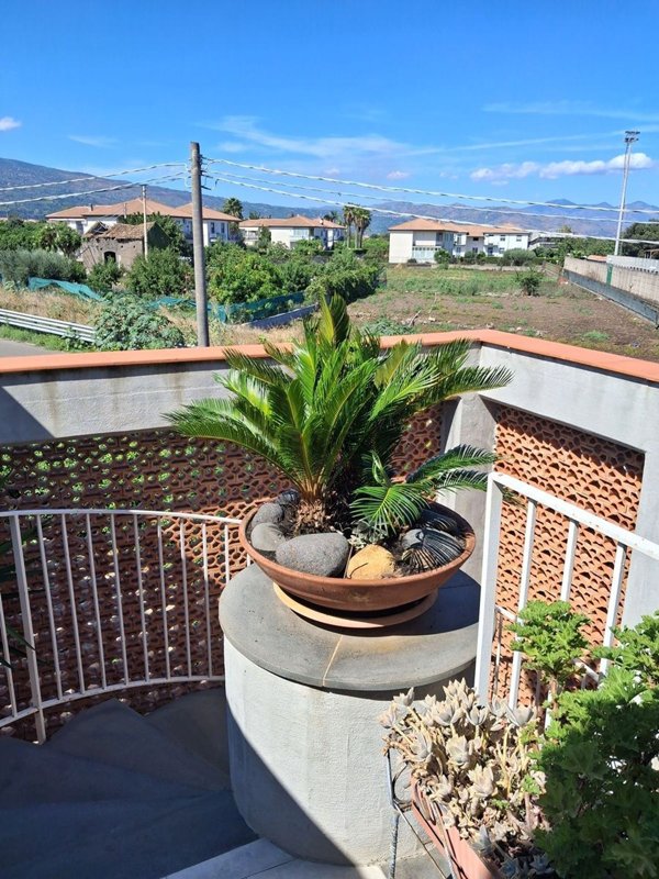 casa indipendente in vendita a Riposto in zona Torre Archirafi