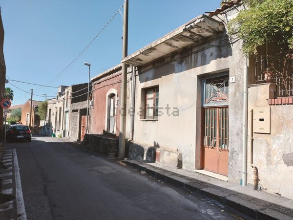 casa indipendente in vendita a San Giovanni la Punta in zona Trappeto