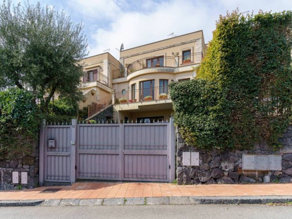casa indipendente in vendita a San Giovanni la Punta