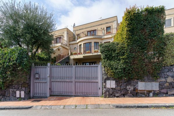 casa indipendente in vendita a San Giovanni la Punta