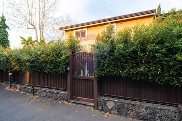 casa indipendente in vendita a San Giovanni la Punta
