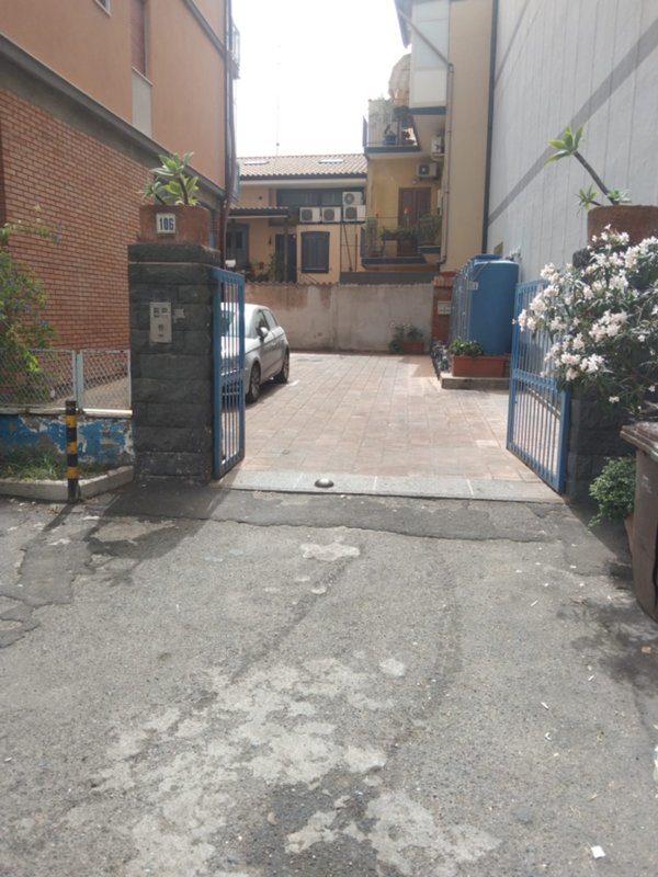 negozio in vendita a San Giovanni la Punta