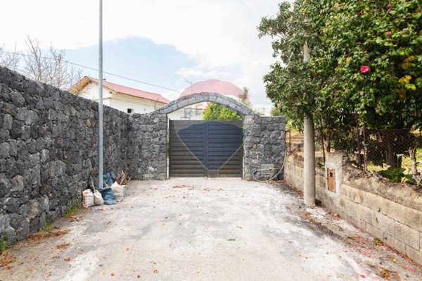 casa indipendente in vendita a San Giovanni la Punta