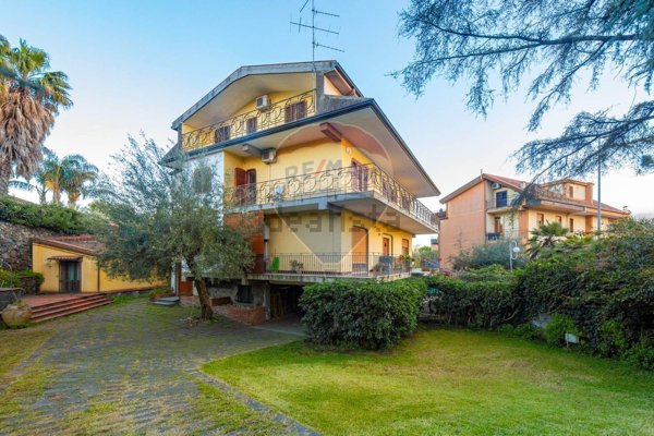 casa indipendente in vendita a San Giovanni la Punta