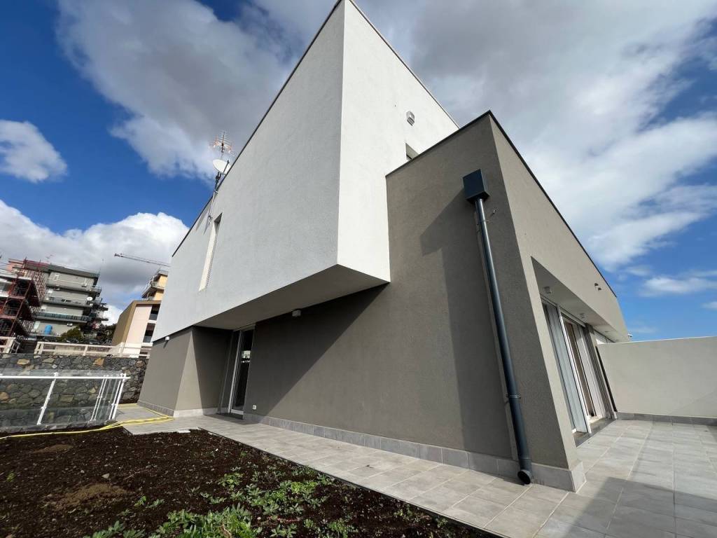 casa indipendente in vendita a San Giovanni la Punta