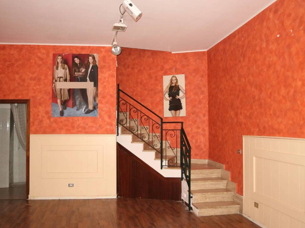 negozio in vendita a San Giovanni la Punta