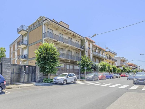 intera palazzina in vendita a San Giovanni la Punta