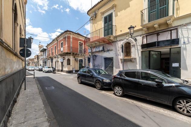 locale commerciale in vendita a San Giovanni la Punta in zona Trappeto