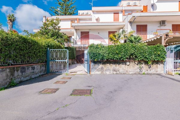casa indipendente in vendita a San Giovanni la Punta in zona Trappeto