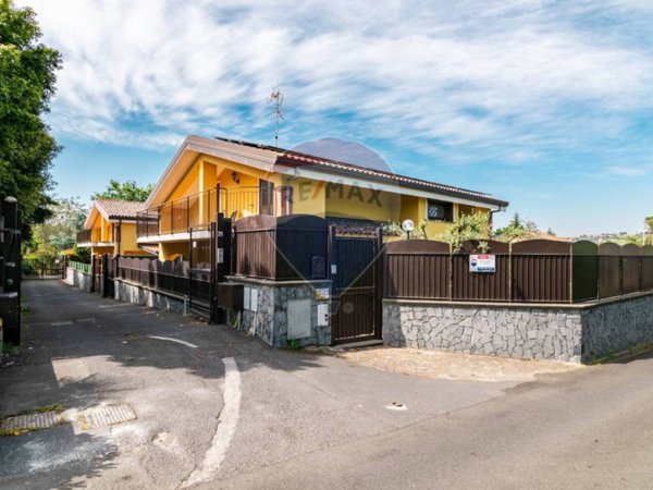 casa indipendente in vendita a San Giovanni la Punta