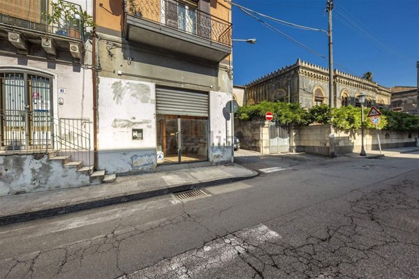 negozio in vendita a San Giovanni la Punta