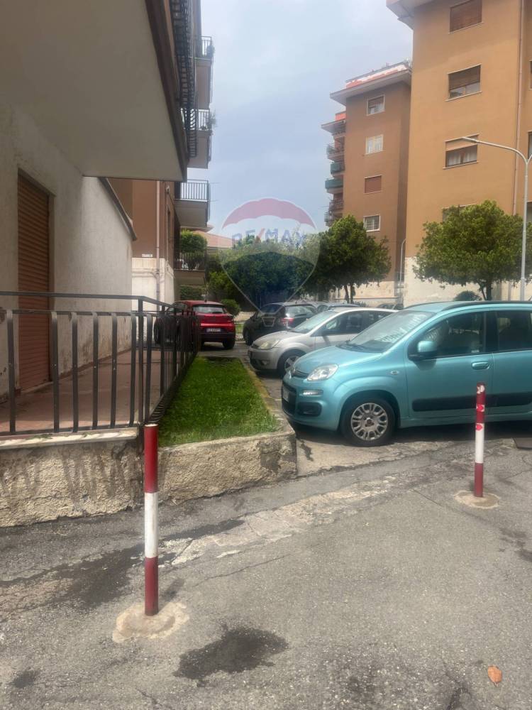locale di sgombero in vendita a San Giovanni la Punta in zona Trappeto
