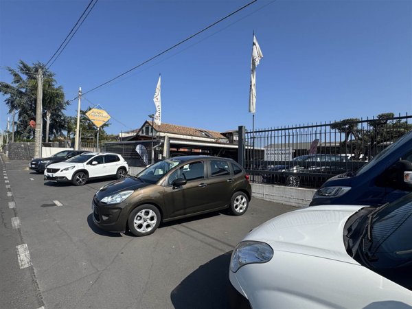 locale commerciale in vendita a San Giovanni la Punta
