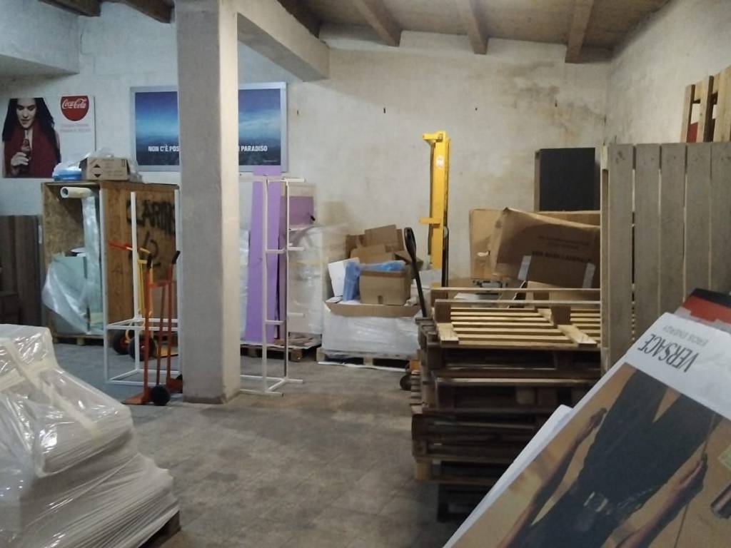 locale commerciale in vendita a San Giovanni la Punta