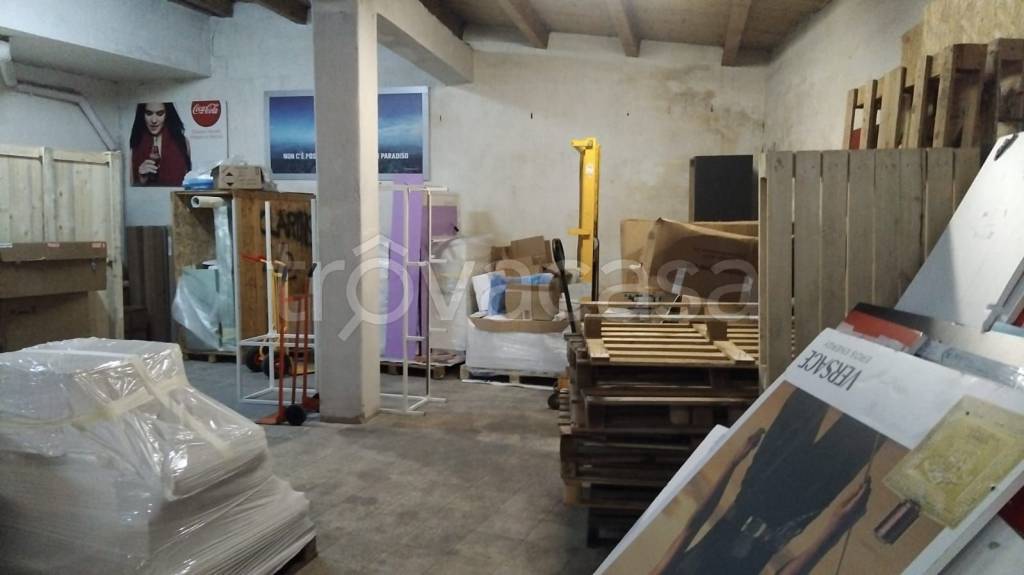 locale commerciale in vendita a San Giovanni la Punta