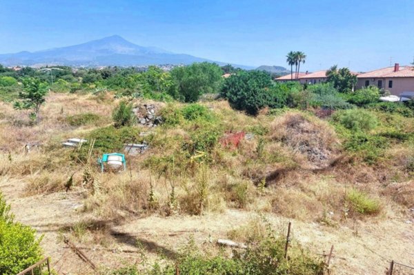 terreno in vendita a San Giovanni la Punta
