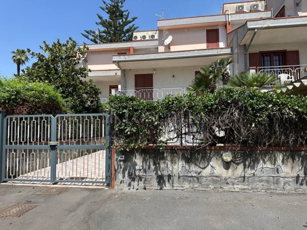 casa indipendente in vendita a San Giovanni la Punta in zona Trappeto