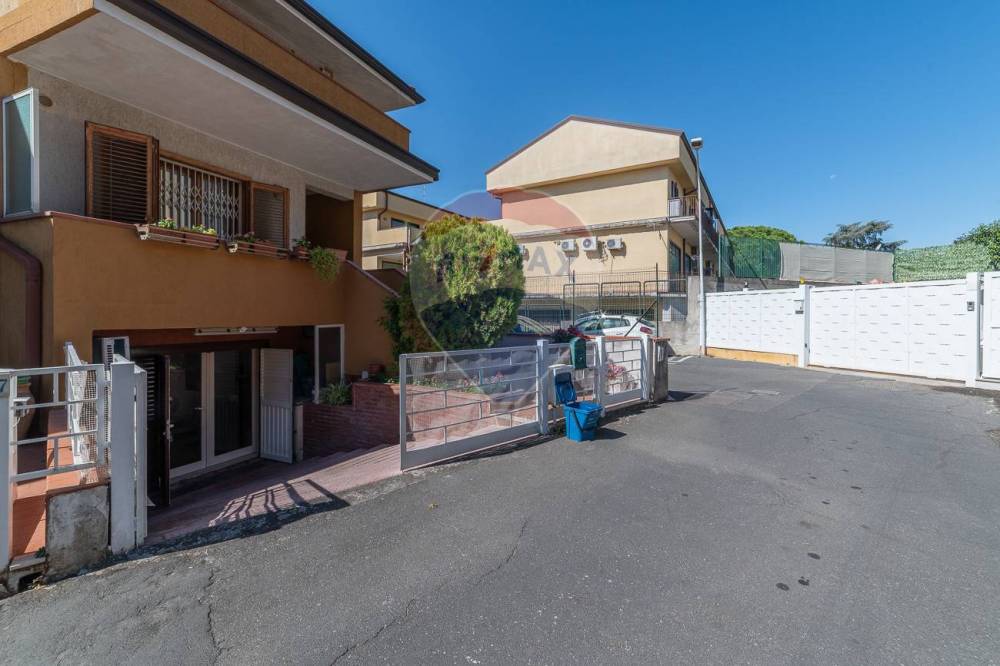 casa indipendente in vendita a San Giovanni la Punta