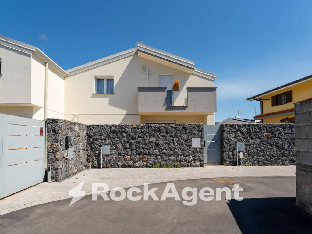 casa indipendente in vendita a San Giovanni la Punta