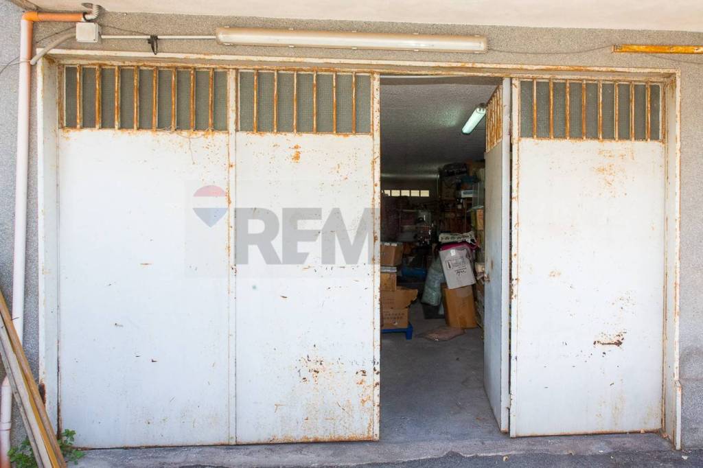 locale di sgombero in vendita a San Giovanni la Punta