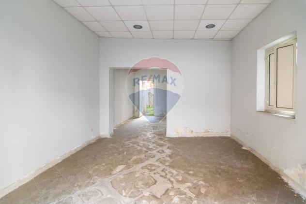 locale commerciale in vendita a San Giovanni la Punta