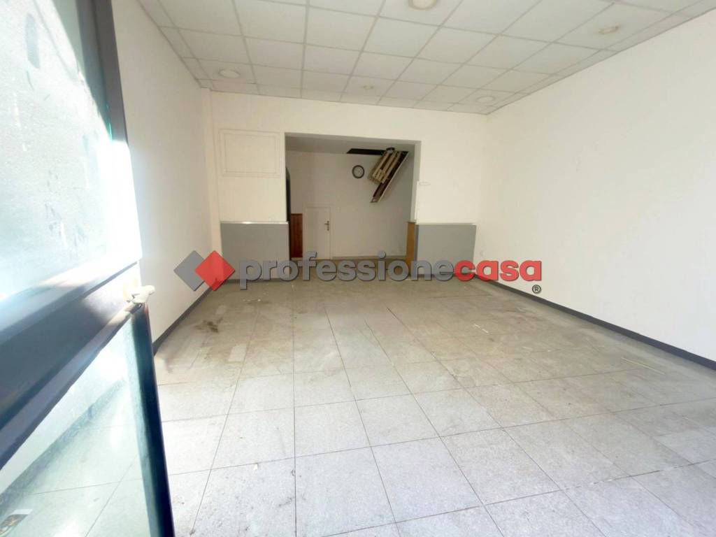 negozio in vendita a San Giovanni la Punta