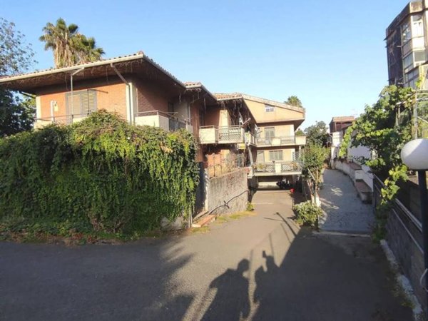 casa indipendente in vendita a San Giovanni la Punta