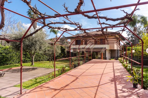 casa indipendente in vendita a San Giovanni la Punta