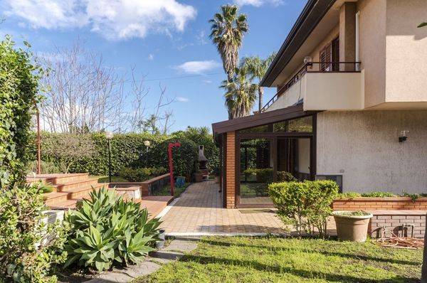 casa indipendente in vendita a San Giovanni la Punta