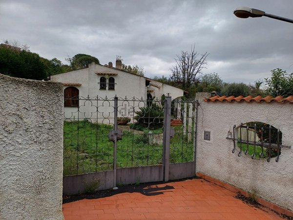 casa indipendente in vendita a San Giovanni la Punta