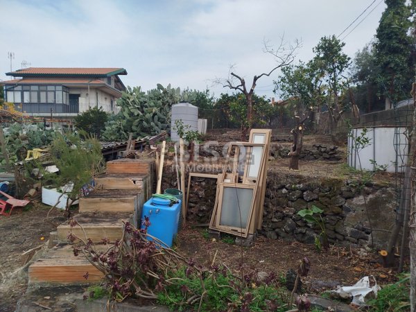 terreno edificabile in vendita a San Giovanni la Punta