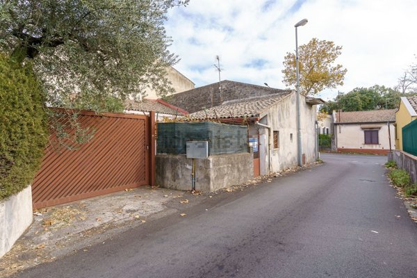 casa indipendente in vendita a San Giovanni la Punta