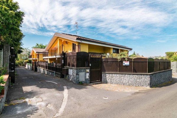 casa indipendente in vendita a San Giovanni la Punta