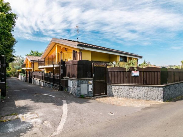 casa indipendente in vendita a San Giovanni la Punta